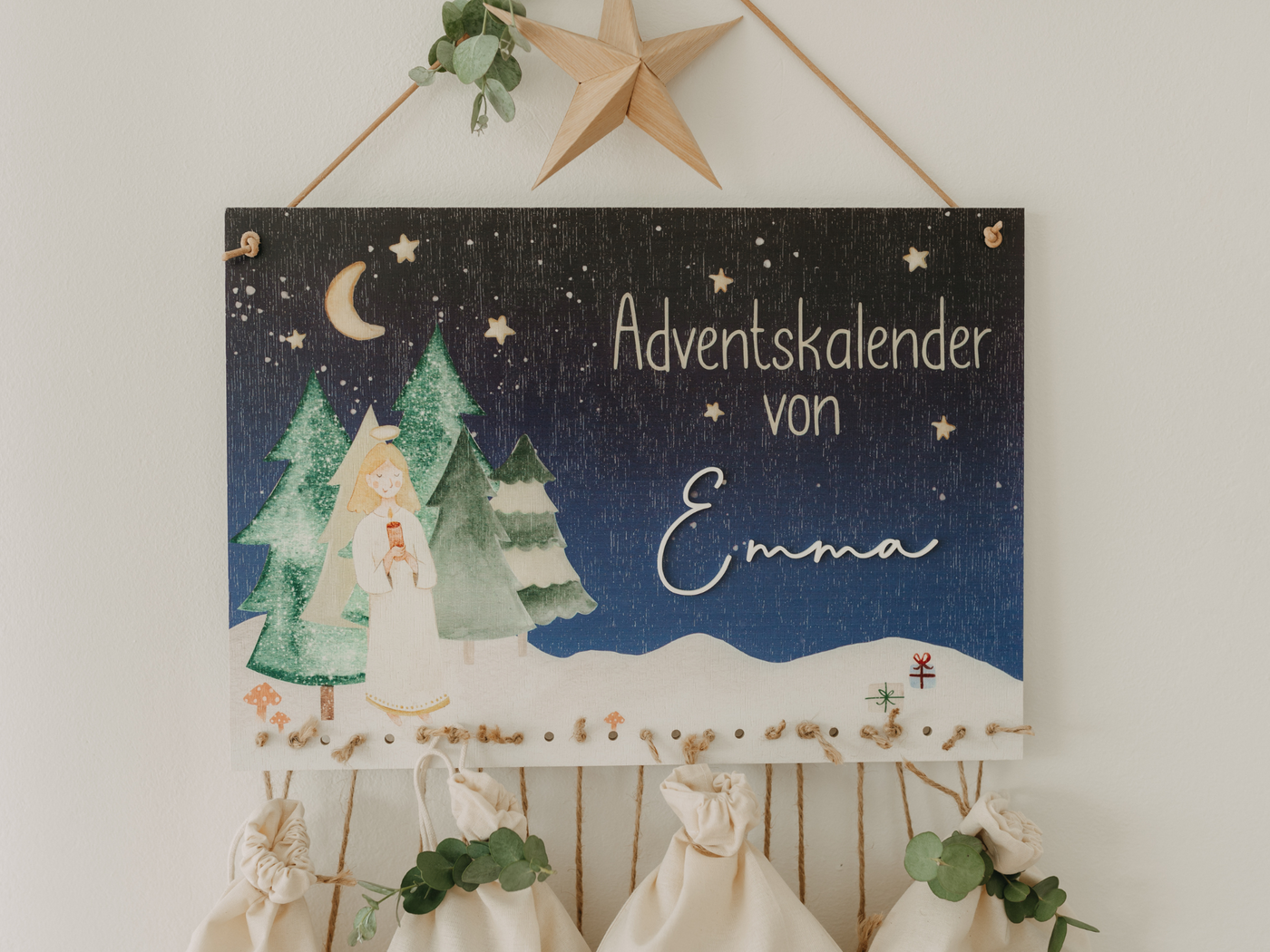Adventskalender Christkind-Motiv & aufgesetztem Namen aus Acryl
