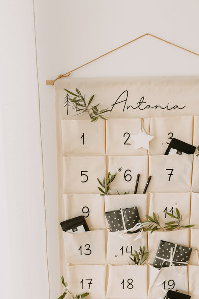Adventskalender aus Stoff mit Name & Bäumen
