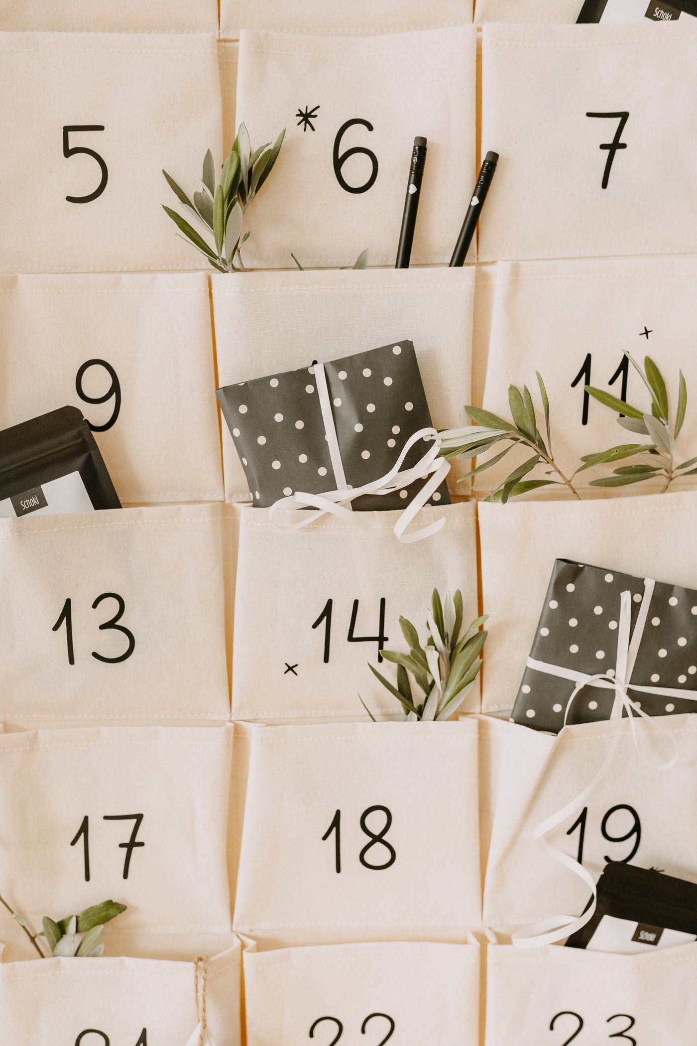 Adventskalender aus Stoff mit Name & Bäumen