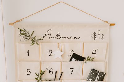 Adventskalender aus Stoff mit Name & Bäumen