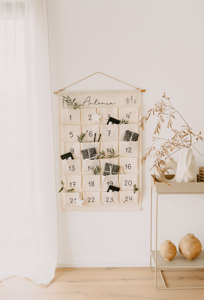 Adventskalender aus Stoff mit Name & Bäumen
