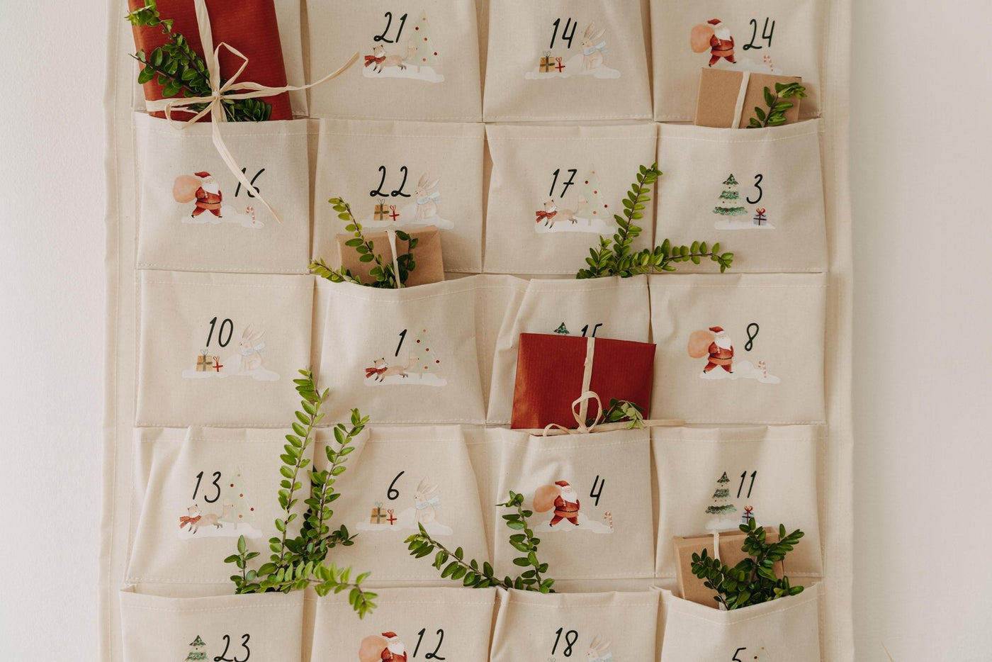 Adventskalender aus Stoff mit Weihnachtsmann-Motiv