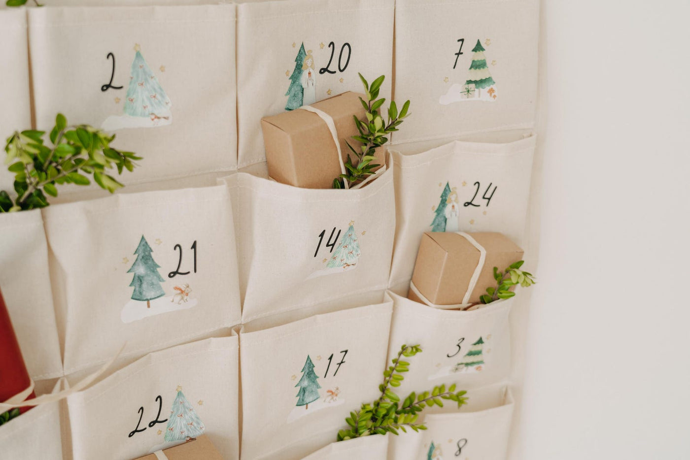 Adventskalender aus Stoff mit Christkind-Motiv