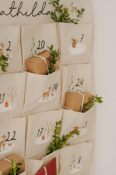 Adventskalender aus Stoff mit Winterwonderland-Motiv