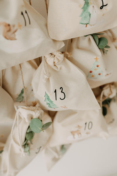 Adventskalender Winterwonderland-Motiv & aufgesetztem Namen aus Acryl