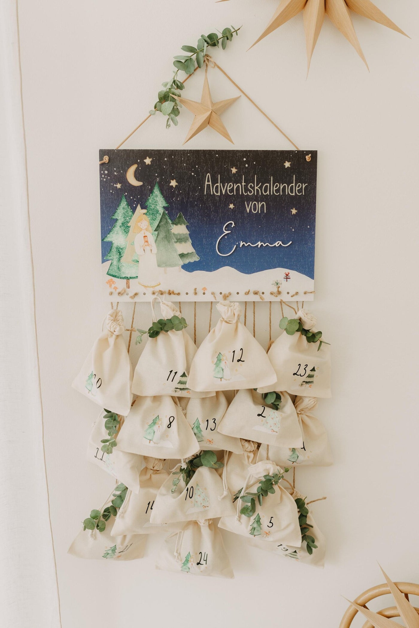 Adventskalender Christkind-Motiv & aufgesetztem Namen aus Acryl