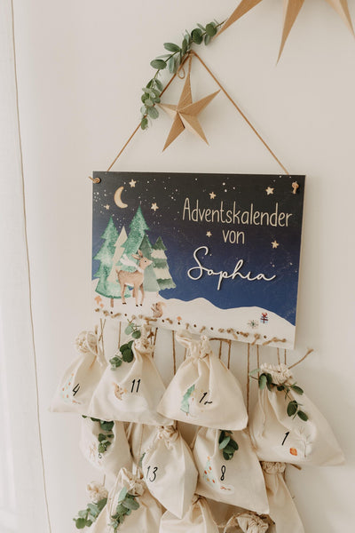 Adventskalender Winterwonderland-Motiv & aufgesetztem Namen aus Acryl