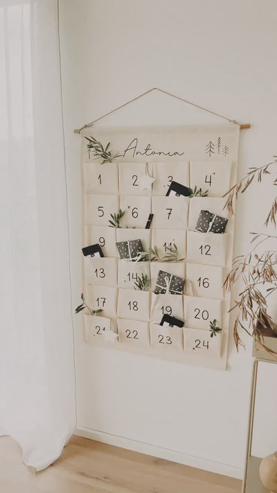 Adventskalender aus Stoff mit Name & Bäumen