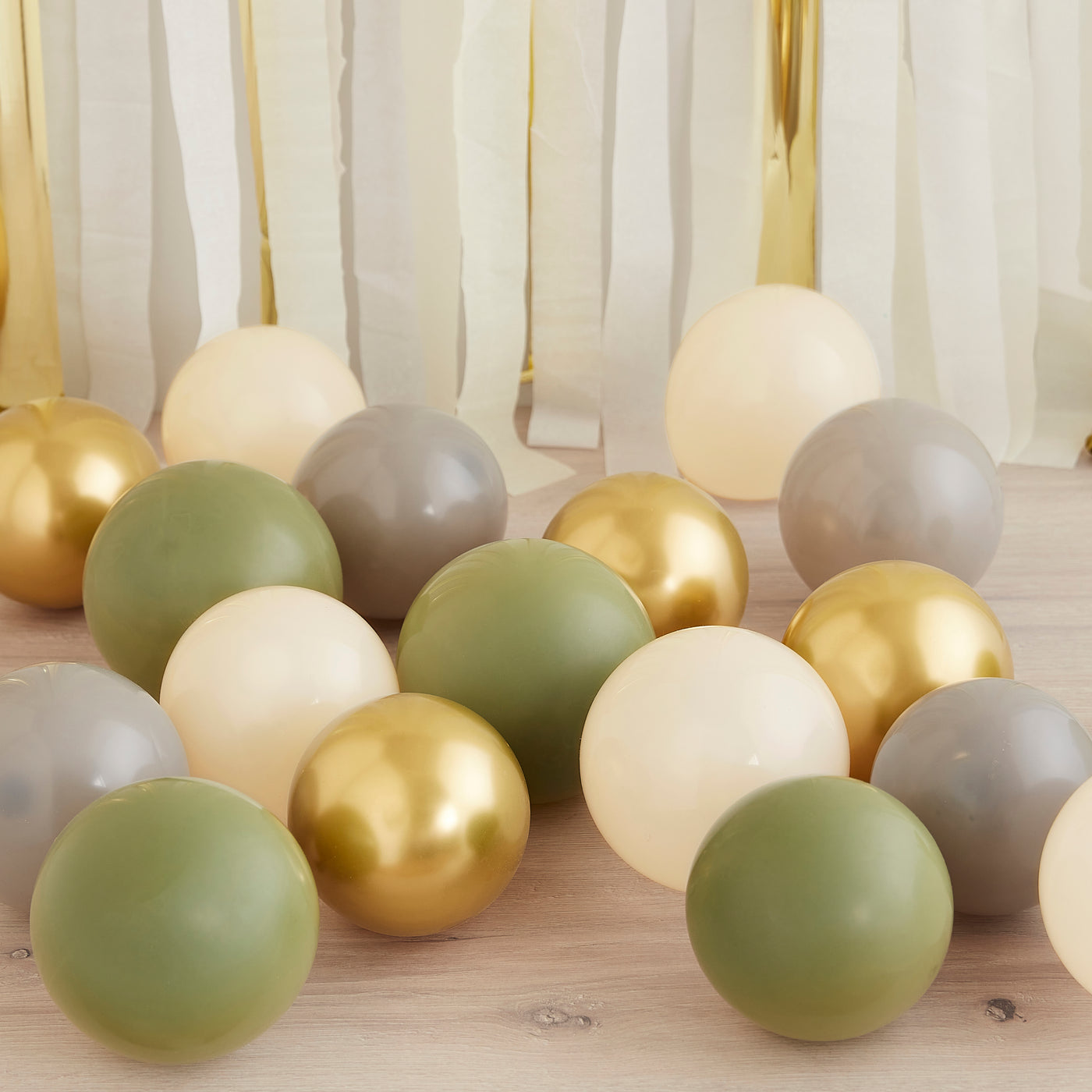 Luftballons in weiß, grün & gold