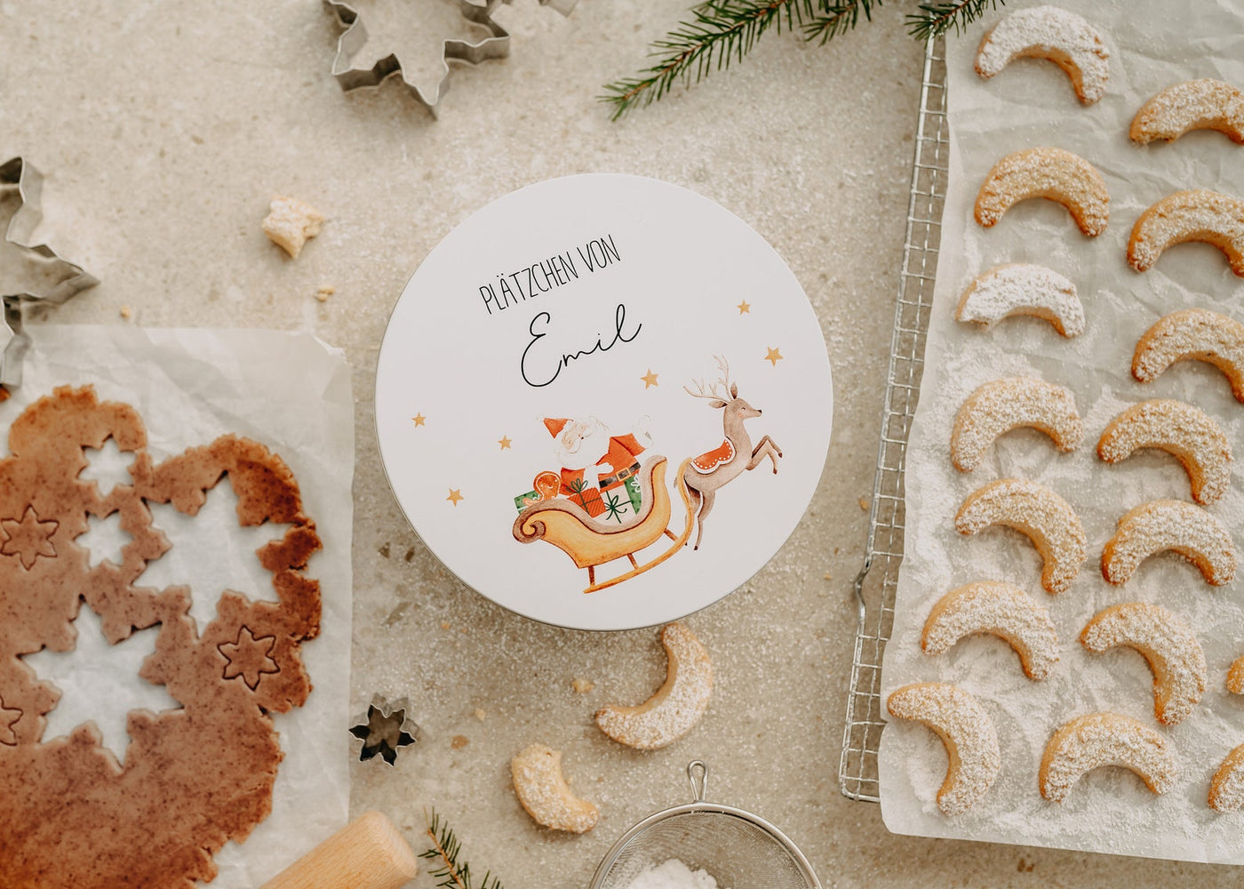 Personalisierte Keksdose mit Weihnachtsmann & Rentier